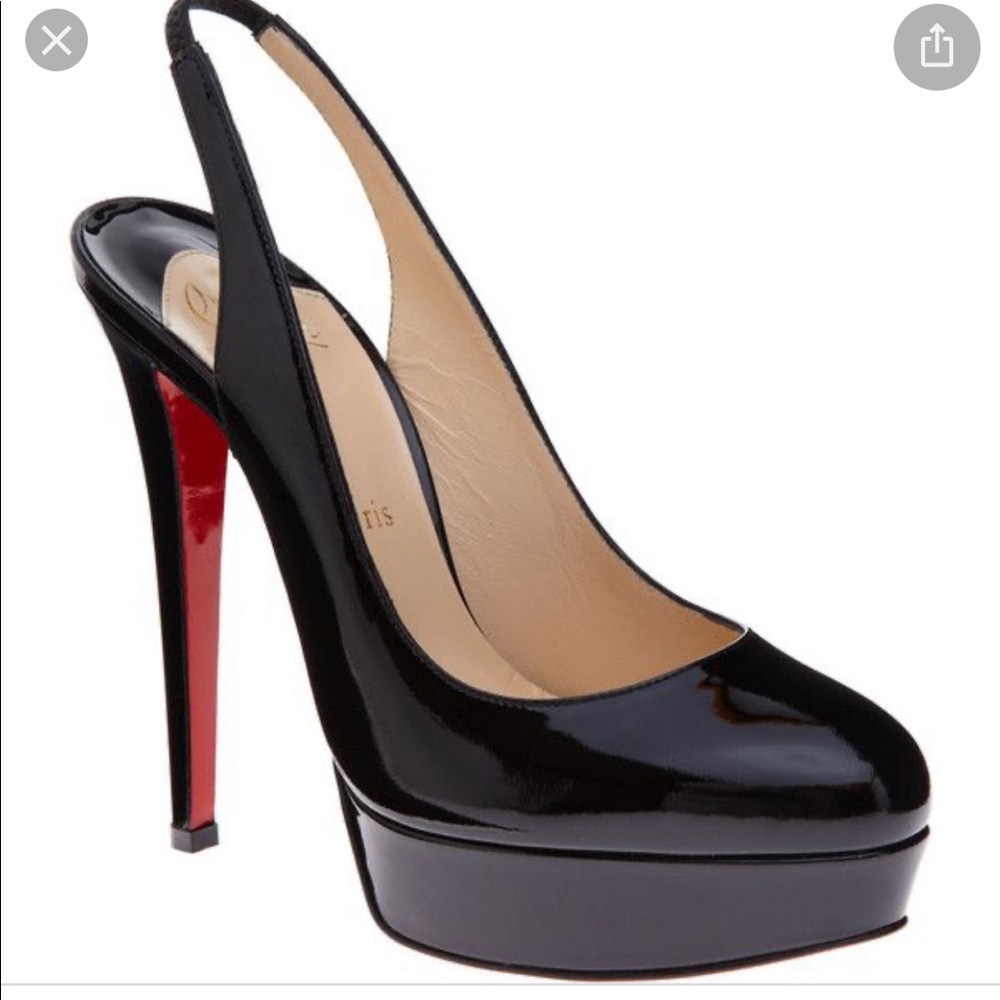 Like new! Beautiful sling back red bottoms size 38.😍👠